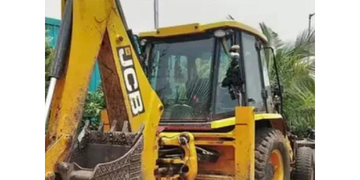 पाकिस्तानी लिंक वाले मौलाना के मदरसा पर चला बुलडोजर, केस दर्ज
